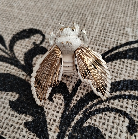 Vintage Monet Bumble Bee/Insect Brooch - Picture 12 of 15